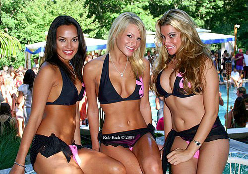 72870622SM007_Playboy_Passp